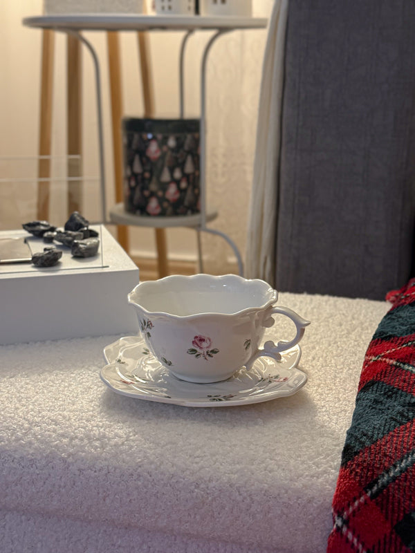 كوب مورد منقوش